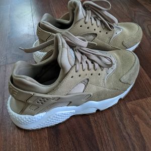 Nike Air Huarache Run-Mushroom Beige Suede Womens 6.5 Athletic Shoes AA0524-200